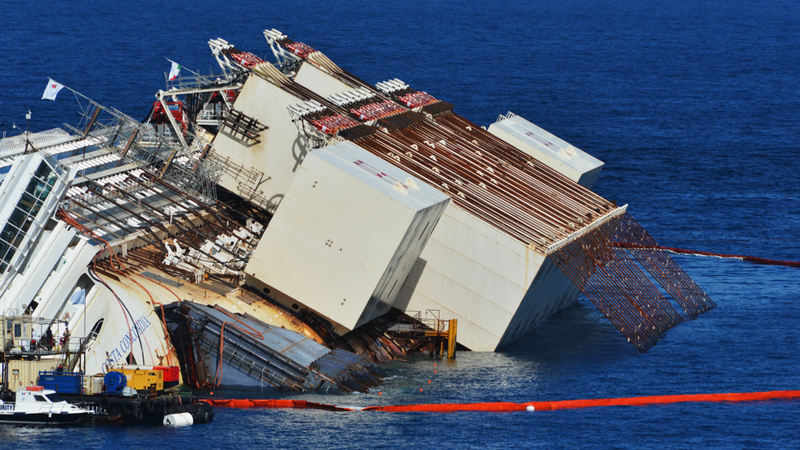 Illustration for article titled The Crazy Engineering Feat That Raised The 50,000 Ton Costa Concordia